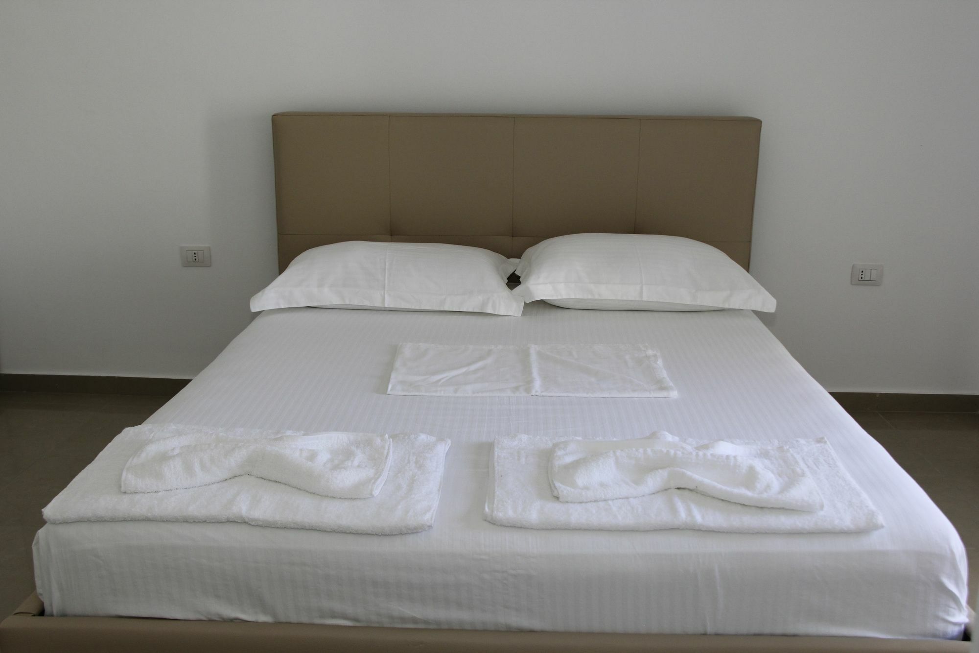 Andy Apartments ซารานเดอ ภายนอก รูปภาพ